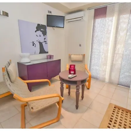 Apartament Marinos Purple